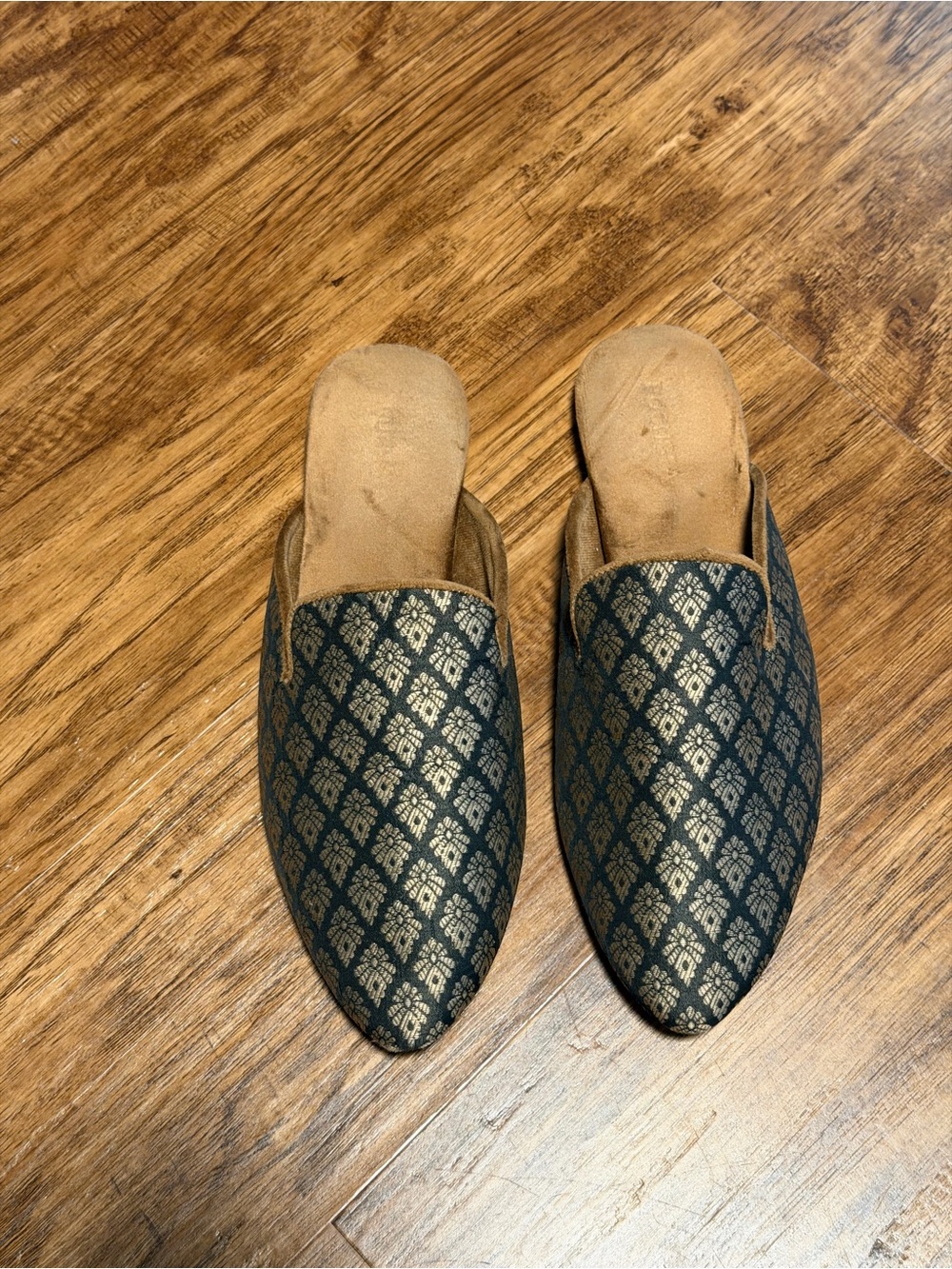 Fuchsia slides, size 7